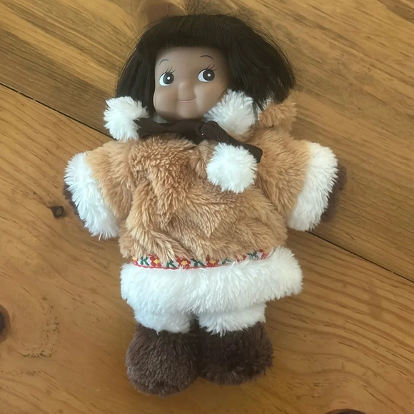 Doll Eskimo KIPMIK 9-10 inches Tall - Anchorage Alaska Molly of Denali lookalike - Picture 1 of 6